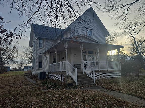 3rd image of 322 Hilton St