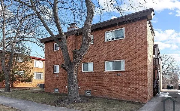731 N Linden Ave — Photo 2