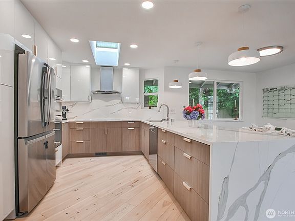 5th image of 3701 170th Street SW
