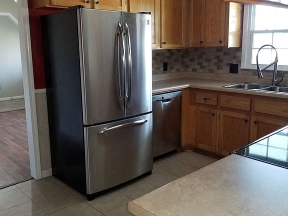 5th image of 102 N Woodlawn Dr