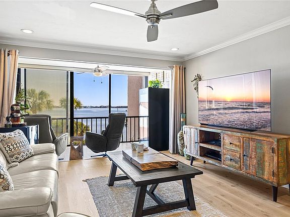 3rd image of 1602 Stickney Point Rd APT 307