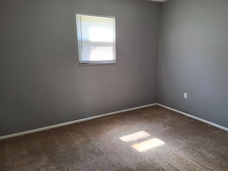 1190 Lois Ln — Photo 12