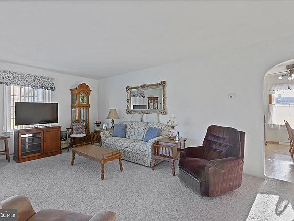 5th image of 5040 Greenvillage Rd