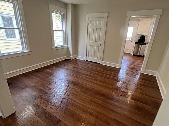 4th image of 203 W Ashland Ave