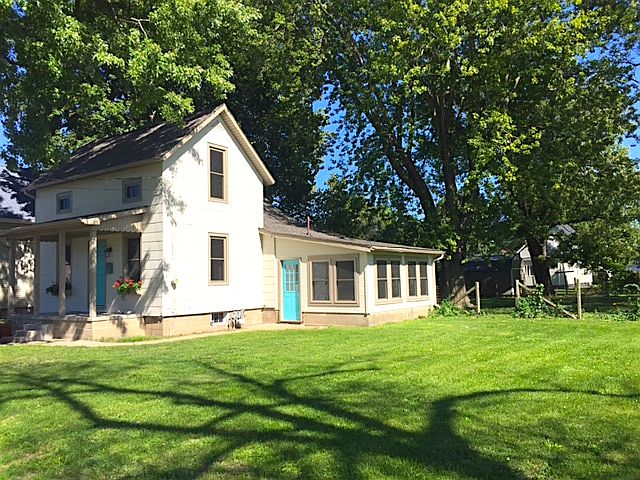 Lots of curb appeal!