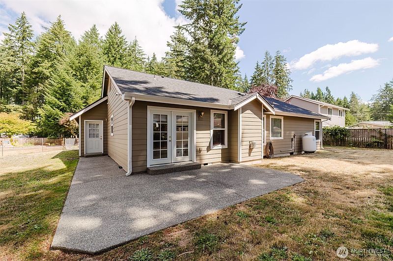 4th image of 2616 196th Avenue SW