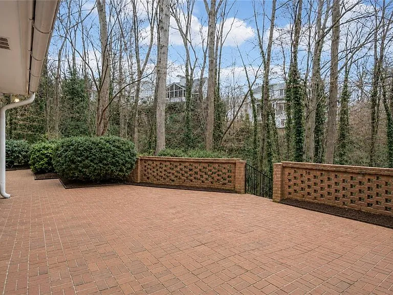 4601 Club Cir NE — Photo 44