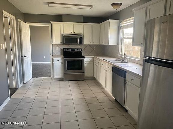 5th image of 16227 Saddle Dr