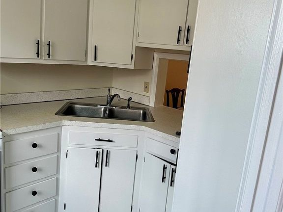 4th image of 407 N Hamilton St APT L