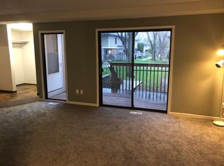 1221 Trailwood N, Hopkins, MN 55343