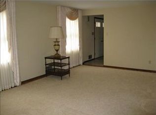 221 Camelford Rd, Mcmurray, PA 15317