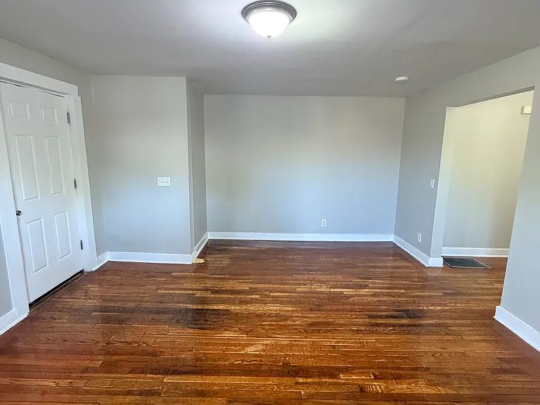 1086 Whalley Ave #1-0 — Photo 2