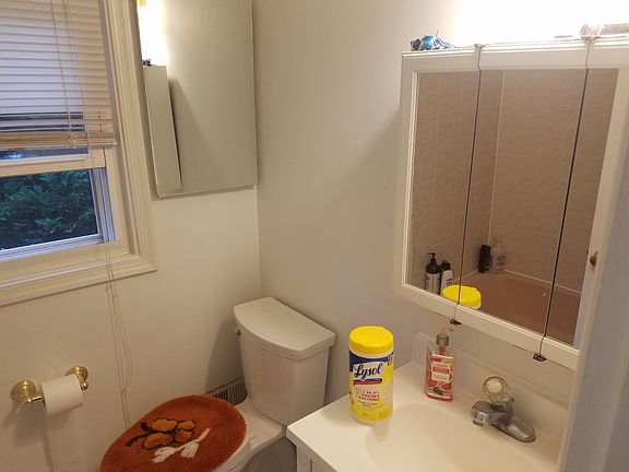 Shared Mater Bath Plus another half bath