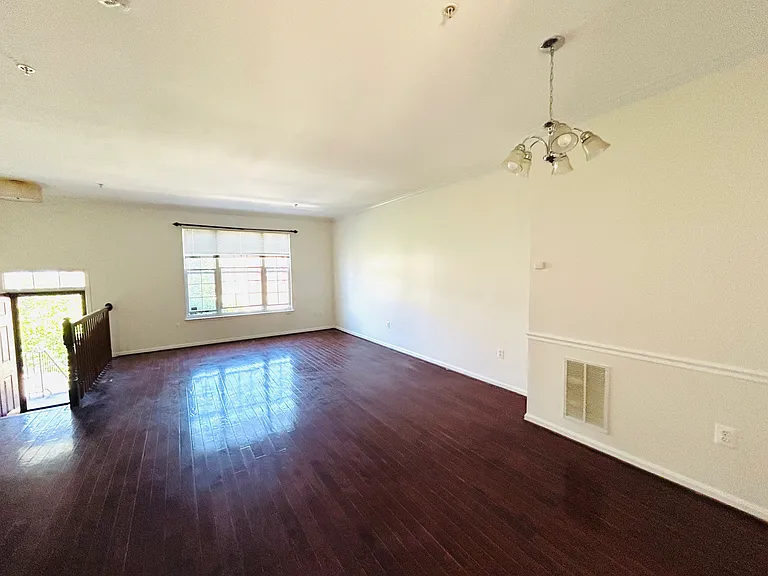 112 Longpoint Way — Photo 5
