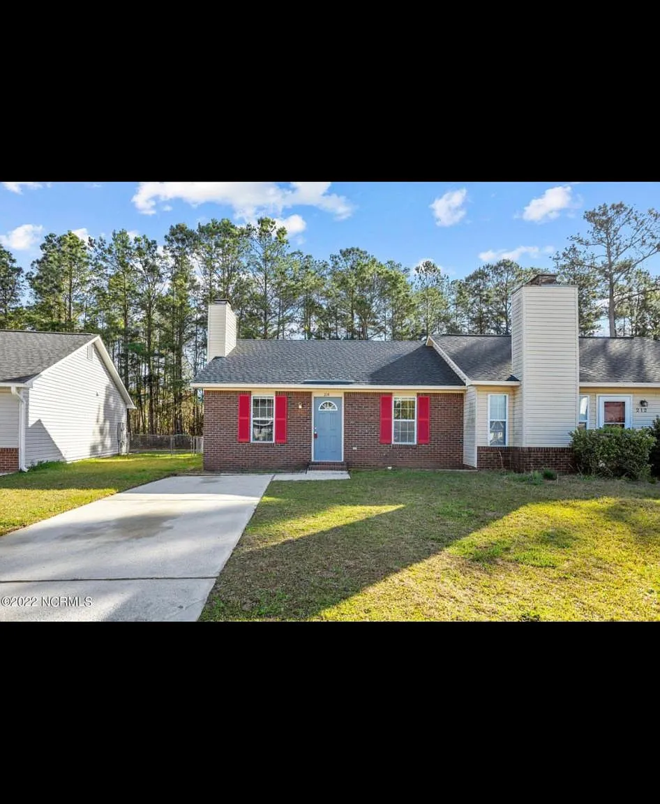 214 Live Oak Ct — Photo 1