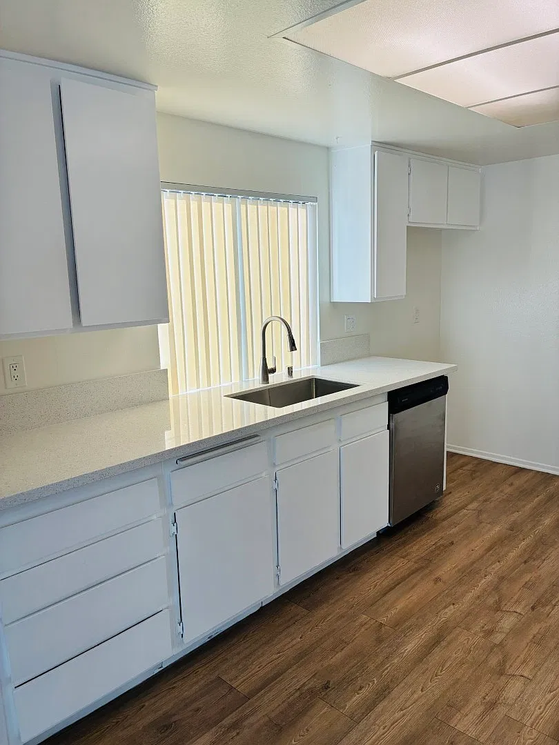 2 bed, 890 sqft, $2,585 — Photo 3