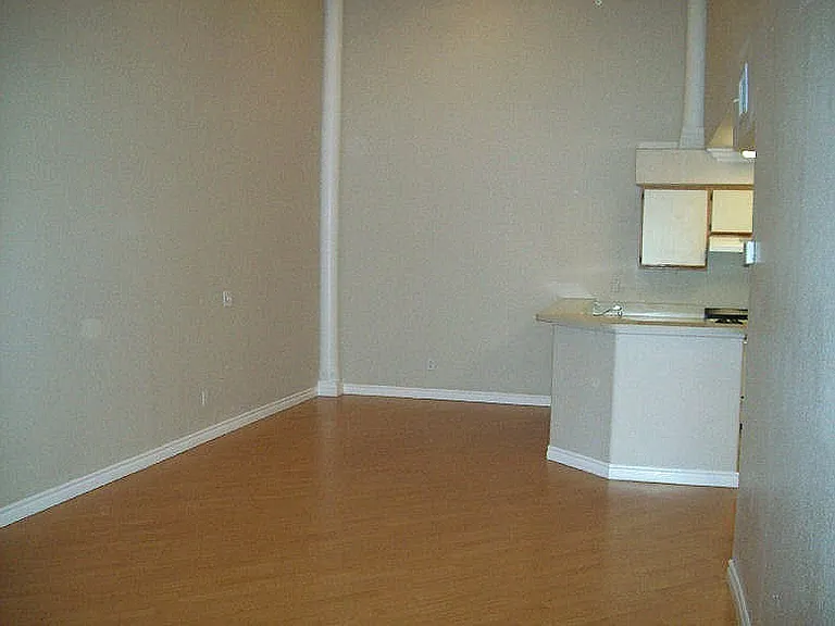 Alcantara Home Apts — Photo 26
