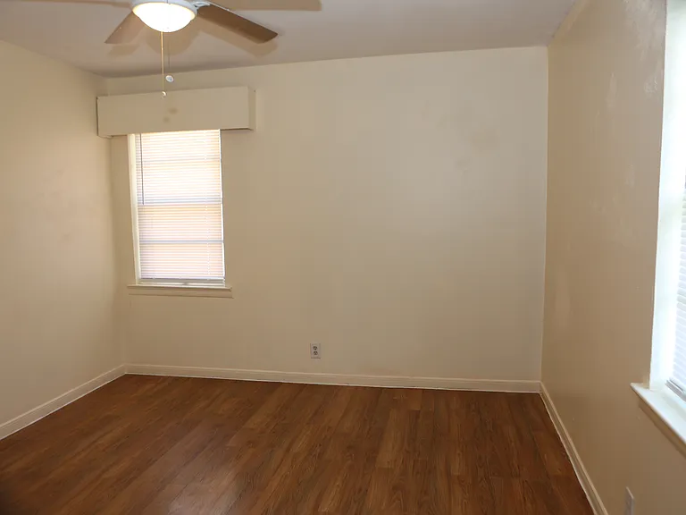 1301 Bandera Ln — Photo 15