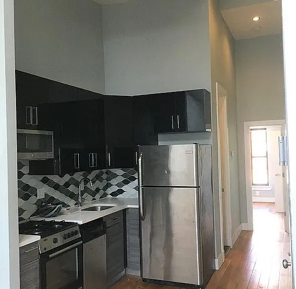306 Evergreen Ave #2R — Photo 2