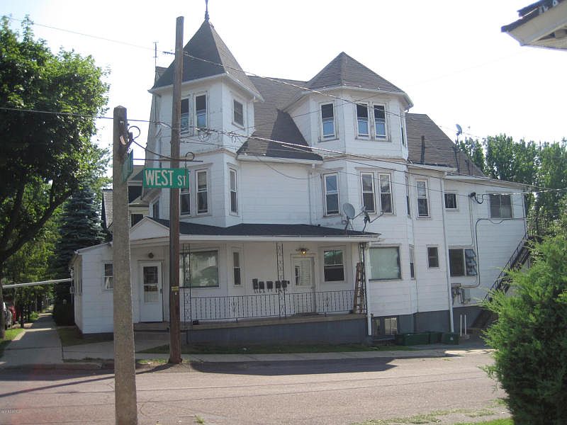 2nd image of 270 W 4th St