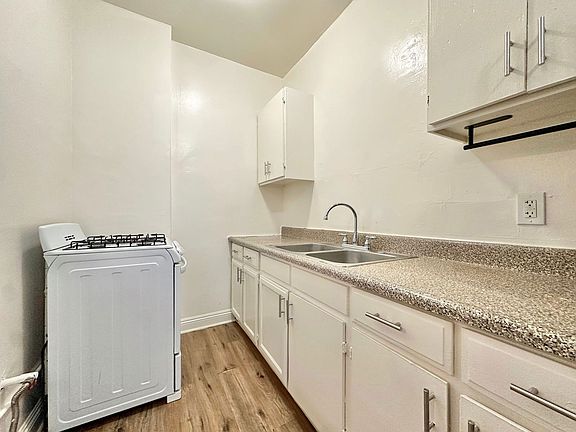 5th image of 1172 N New Hampshire Ave #105
