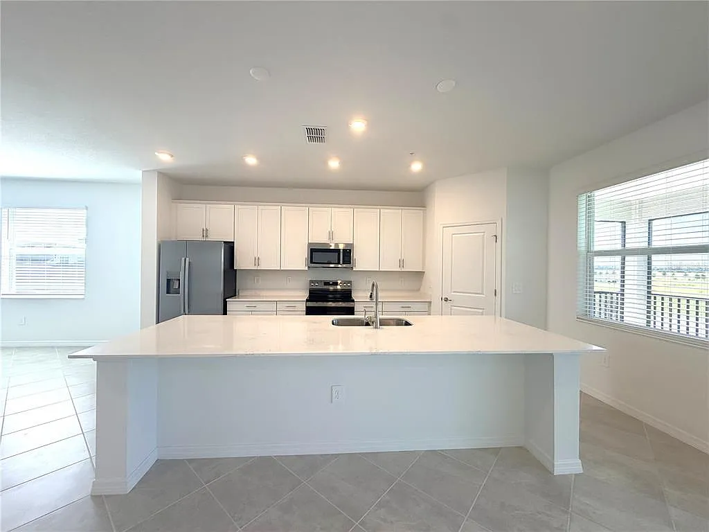 3 bed, 2.0 bath, 1741 sqft, $2,895 — Photo 4
