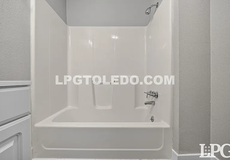 544 Woodsdale Ave — Photo 17