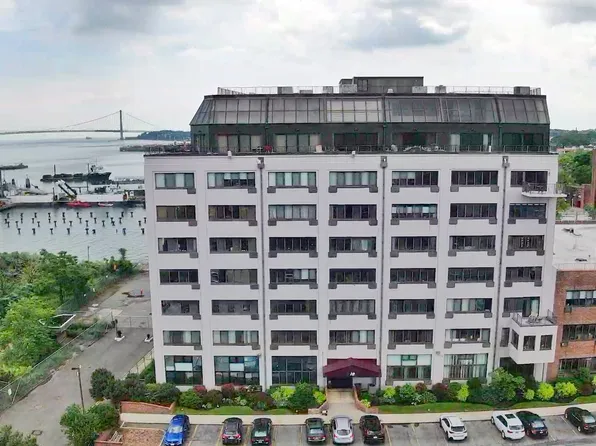 10 Bay Street Landing image 22 of 24