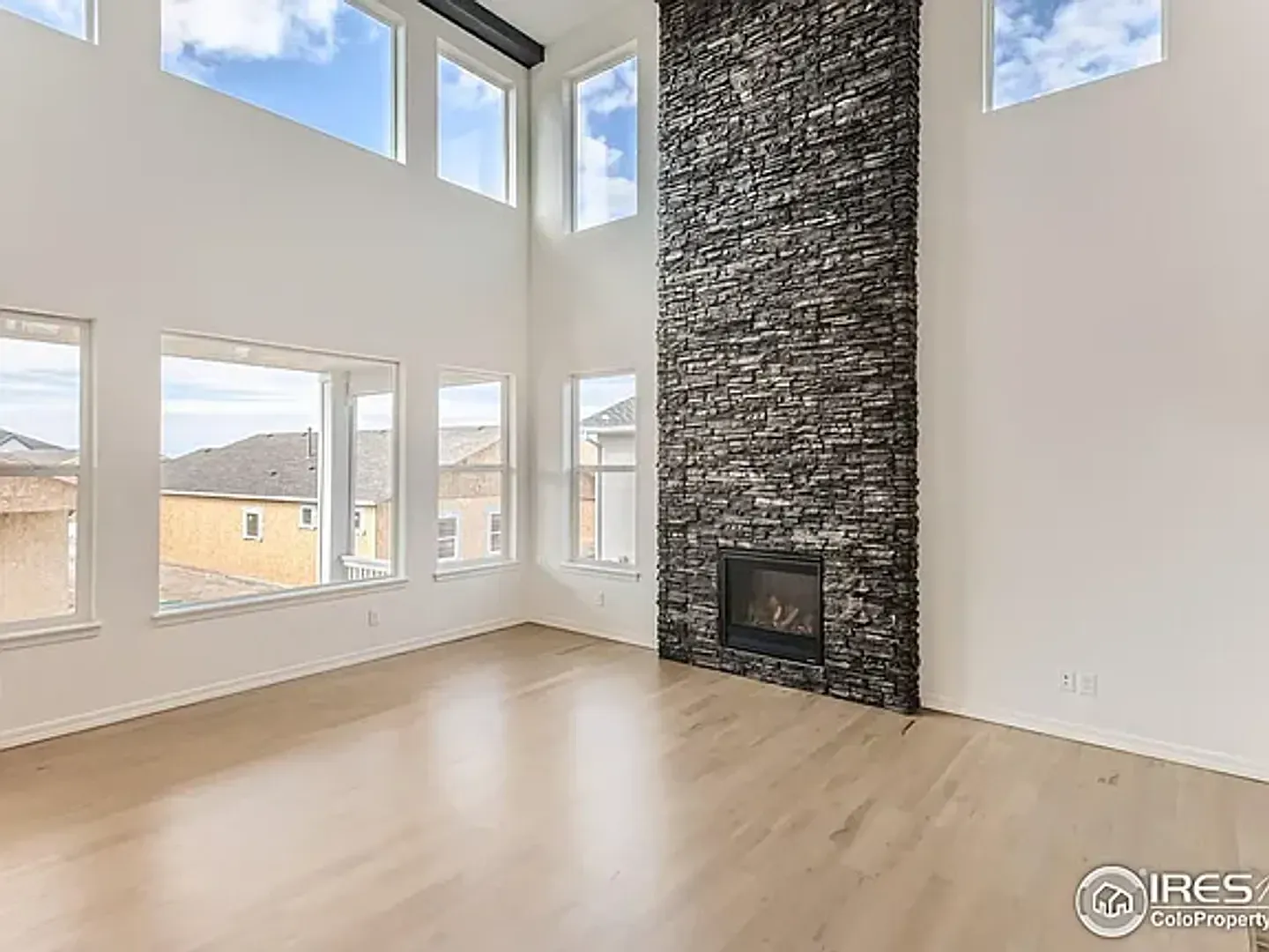 Special Offer: 1 Month Rent Free, If Lease By July 1st Week Luxury Home With Open-Concept In Wolf... — Photo 4
