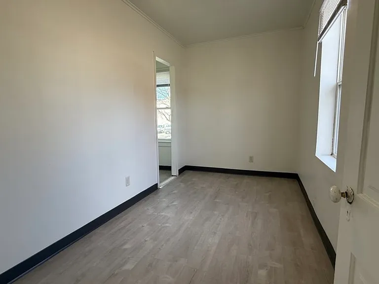 1003 Ontario Ave — Photo 5