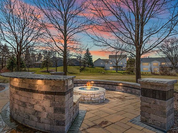 Now this is an outdoor entertaining spot!