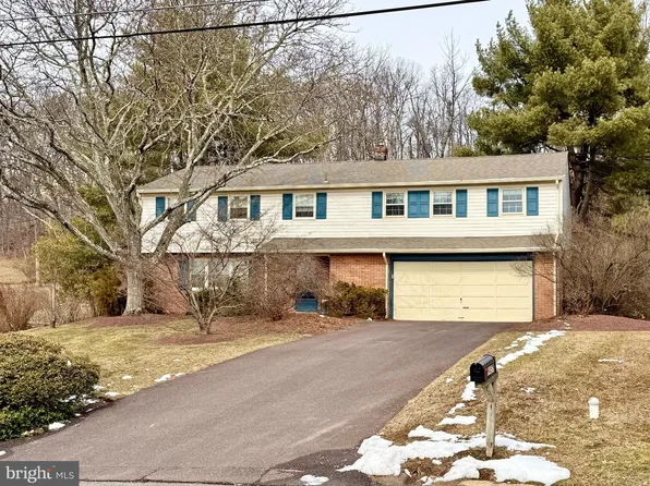 1457 Lynn Dr, Pottstown, PA 19464