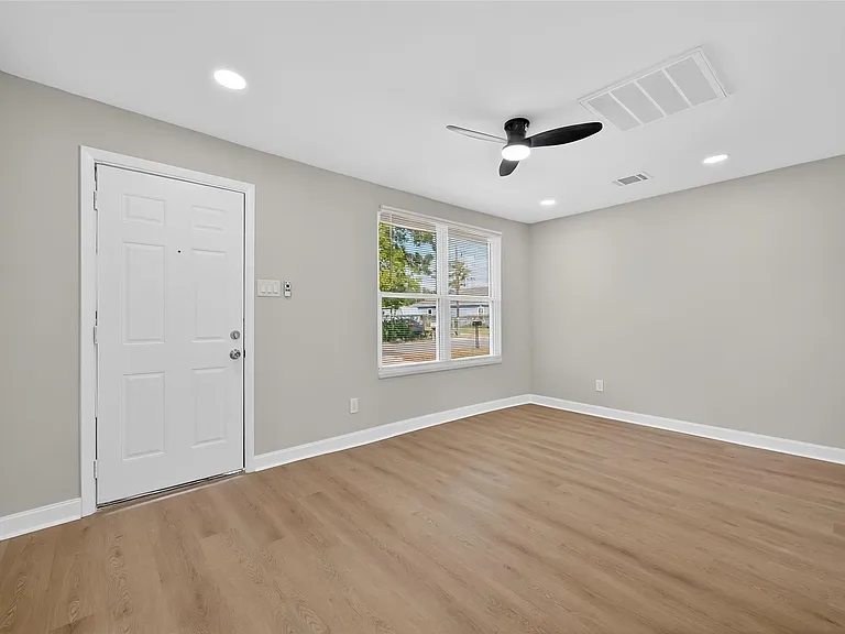 889 Chas Ln — Photo 4