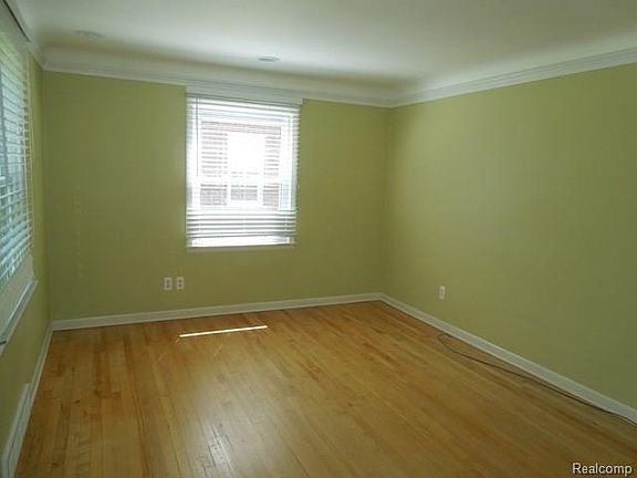 2nd image of 560 E Southlawn Blvd