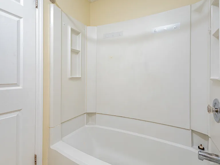 3131 Vestal Pl — Photo 18