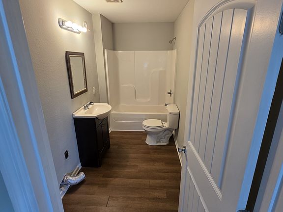 5th image of 210 Dylan Ln