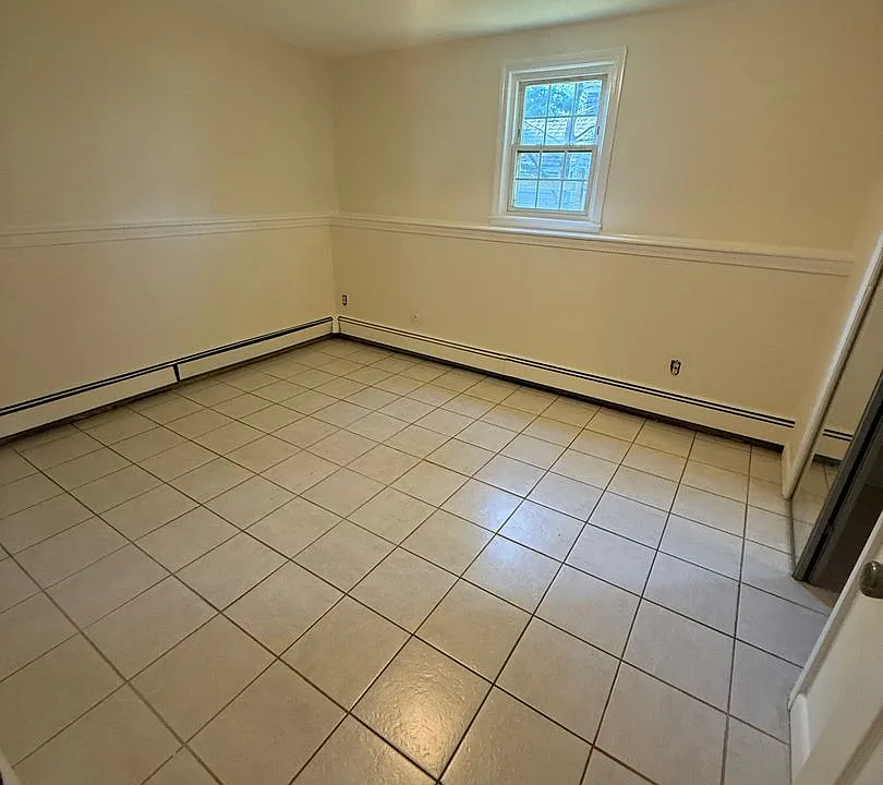 7 Edwards Ave #C