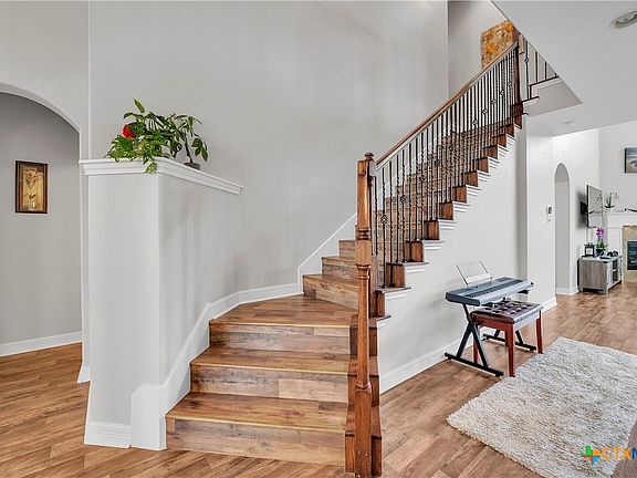 3rd image of 819 Cathedral Ct