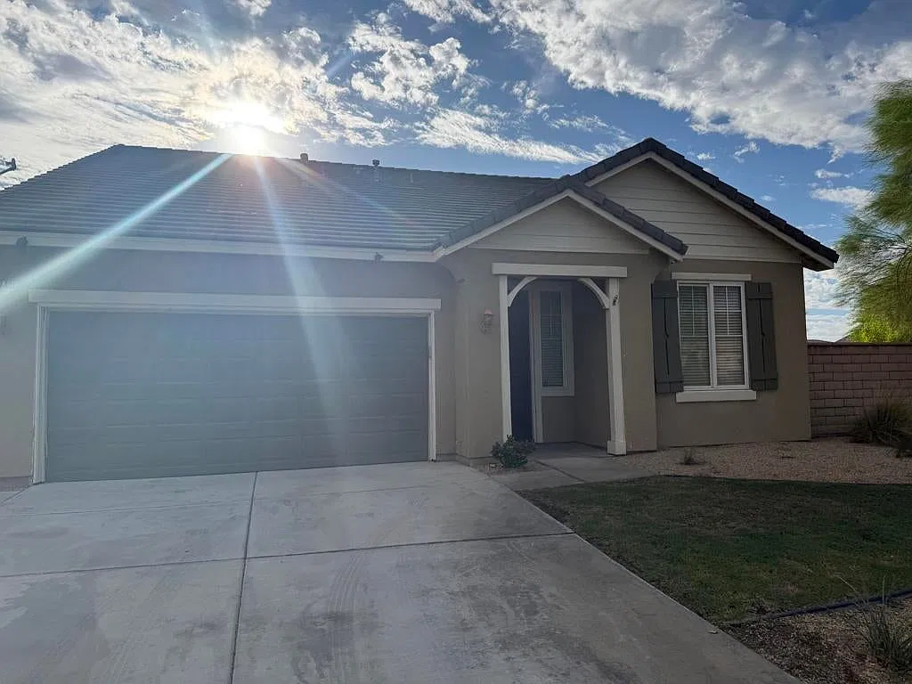 4 bed, 2800 sqft, $3,300 — Photo 2