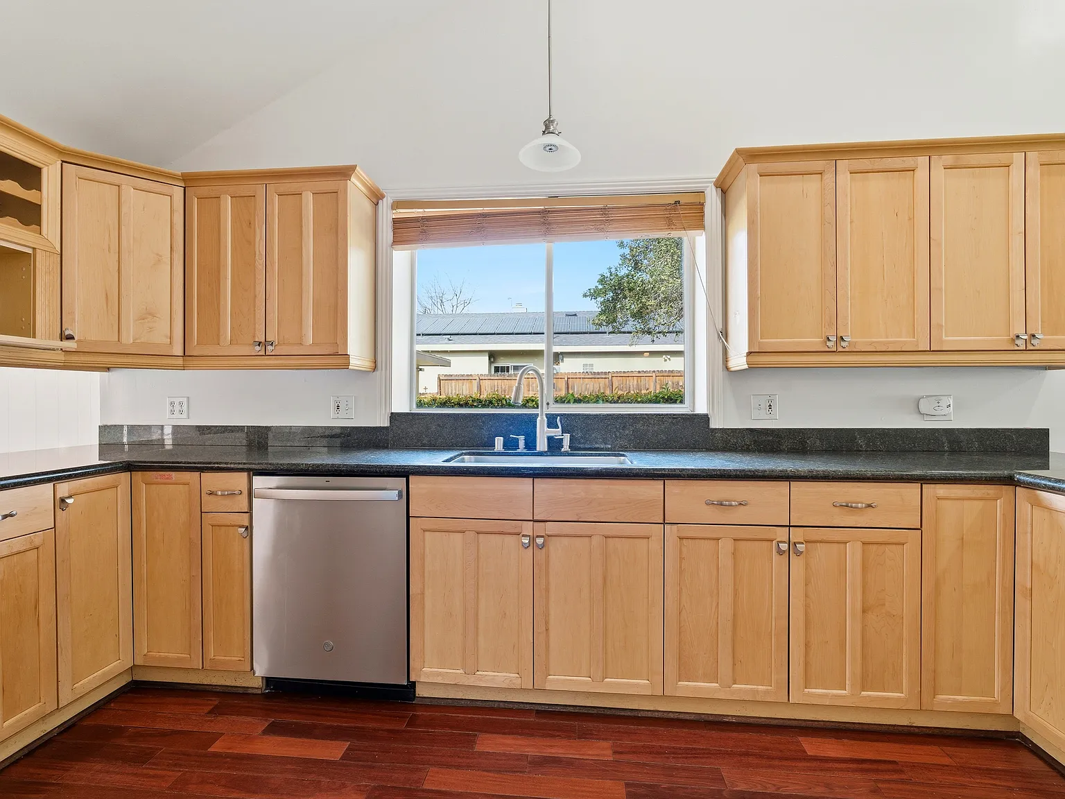 2 bed, 1450 sqft, $4,400 — Photo 3