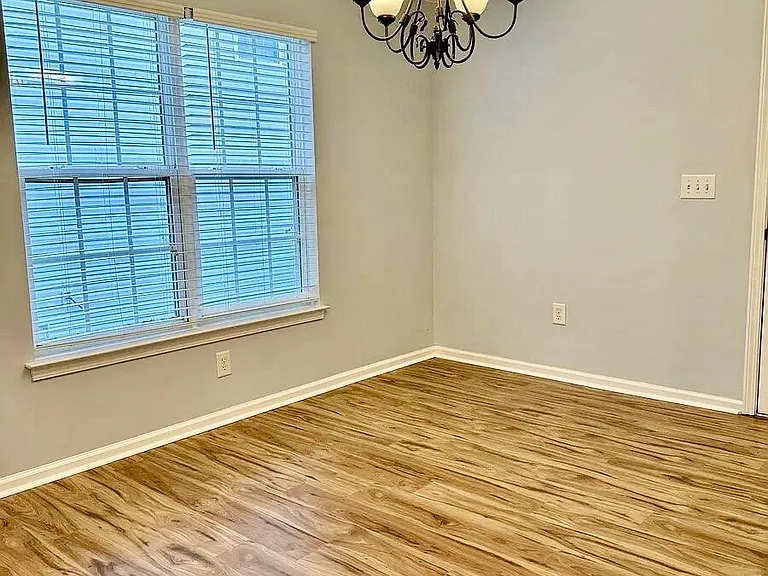 380 Stefan Dr — Photo 5