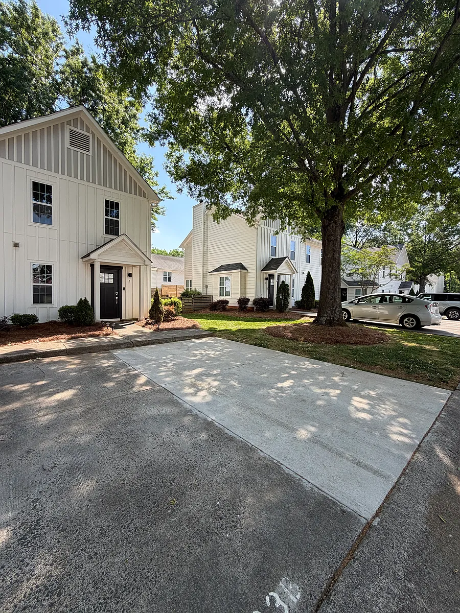 Building Photo - 1533 Briar Creek Rd #B