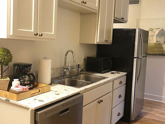 4th image of 1601 Letitia St Unit 1