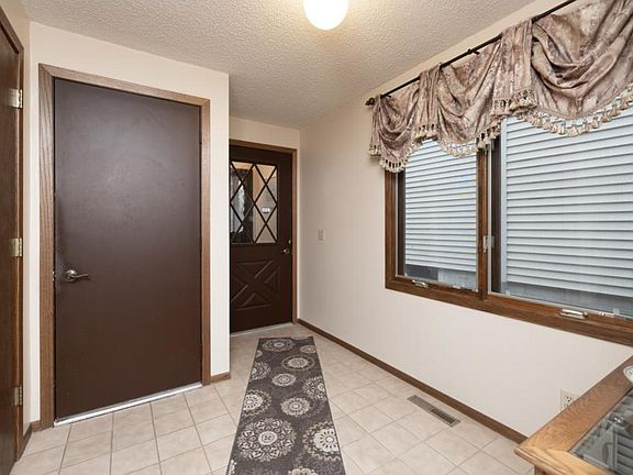 4th image of 75 Garden Dr