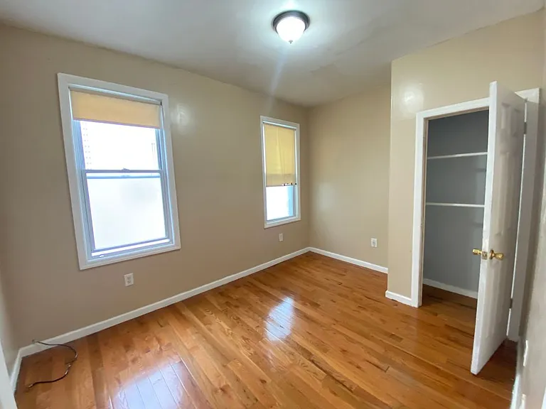 186 Oakwood Pl — Photo 4