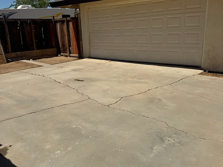 4579 Camarilla Ave — Photo 11