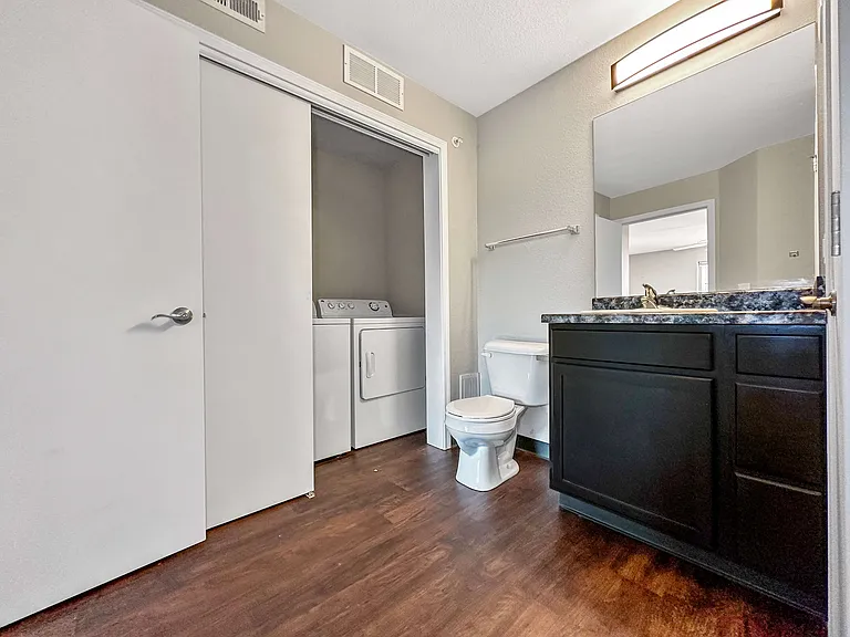 Capitol Grove Apartments — Photo 33