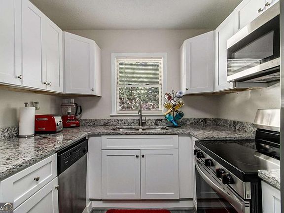 3rd image of 3367 Misty Valley Rd