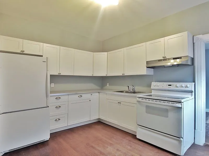 501 Gilmour Street-3 — Photo 4