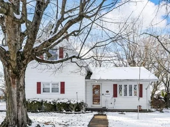 220 W Columbus St, Mount Sterling, OH 43143